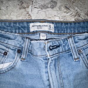 Abercrombie & Fitch Curve Love The Mom High Rise
